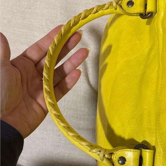 Balenciaga Medium Le City Citron Yellow Shoulder Bag with mirror - Picture 8 of 16